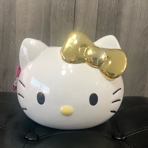 Hello Kitty Other - New Sanrio Hello Kitty Ceramic Planter With Metallic Gold Bow Tag Attached